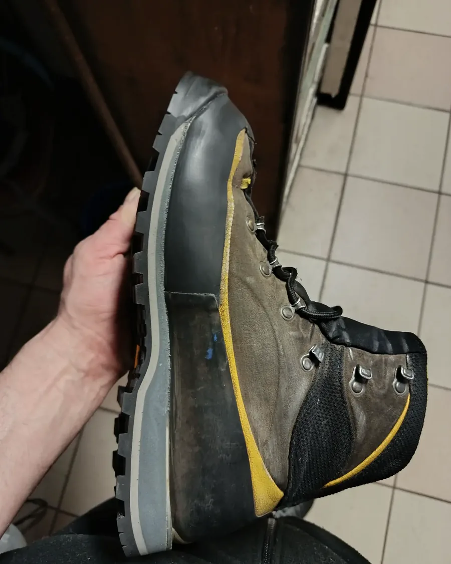 Gotowy but trekkingowy Scarpa z nową podeszwą Vibram i wykończoną krawędzią