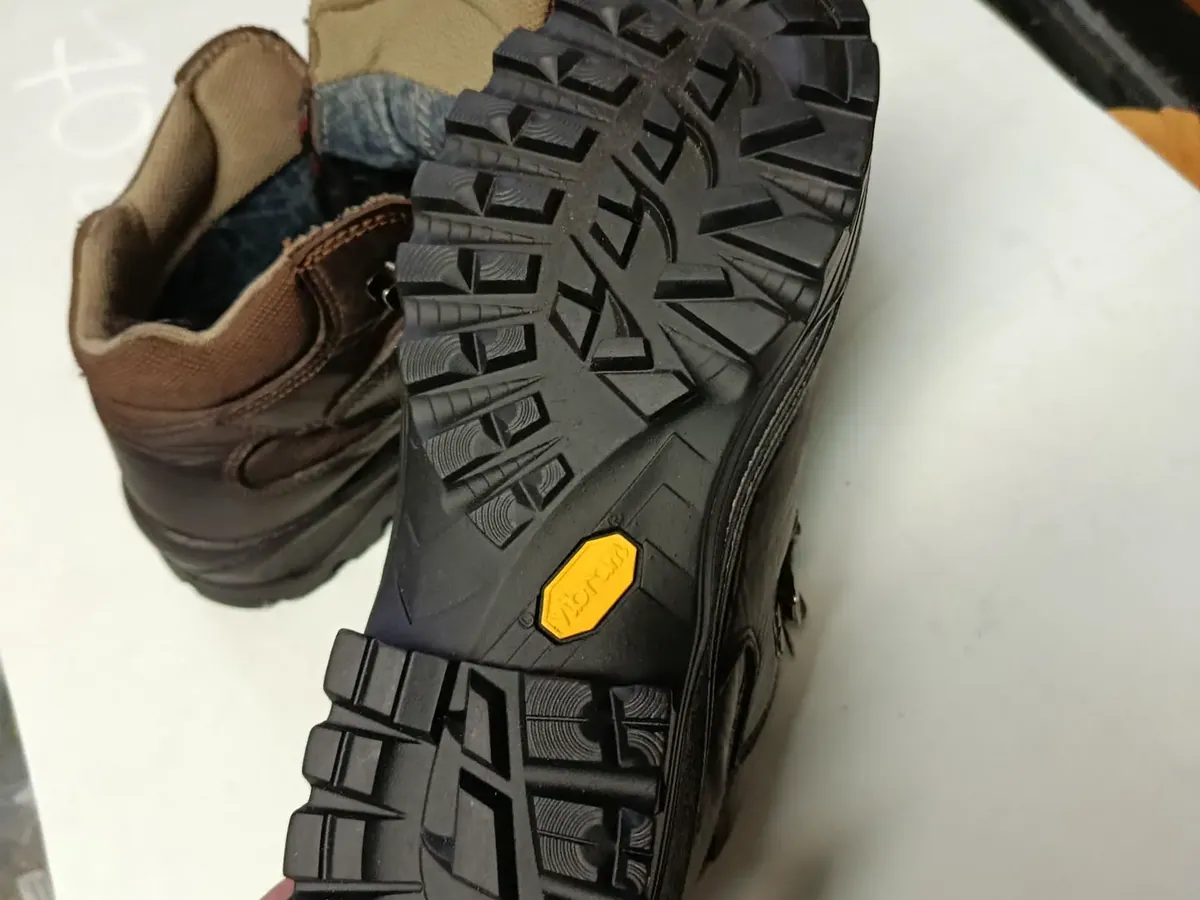 Skórzane buty trekkingowe z nową podeszwą Vibram